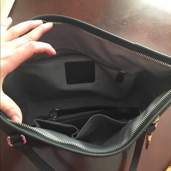 Authentic Coach tote - Picture 4 of 5