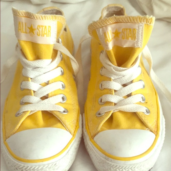 Yellow converse 💛