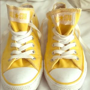 Yellow converse 💛