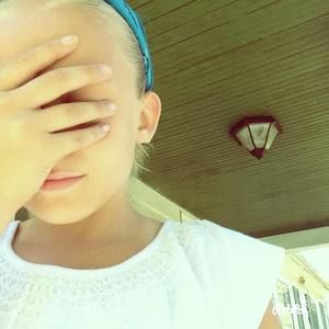 Meet your Posher, Caitlin