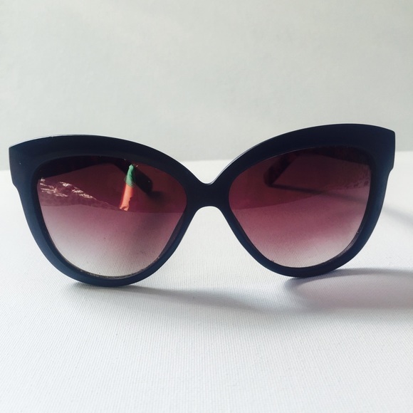 FINAL PRICE⚡️Navy Cat Eye Sunnies