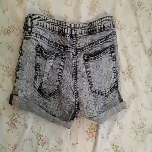 Shorts - Picture 2 of 4