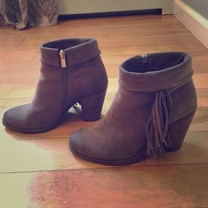 💥sale💥Gray fringe booties Jessica Simpson EUC