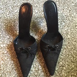Gucci logo pointed toe heels size 7.5