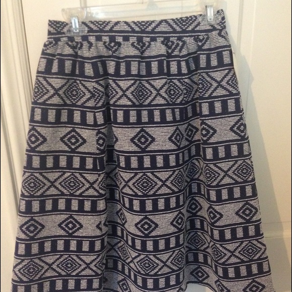 Midi length pleated skirt