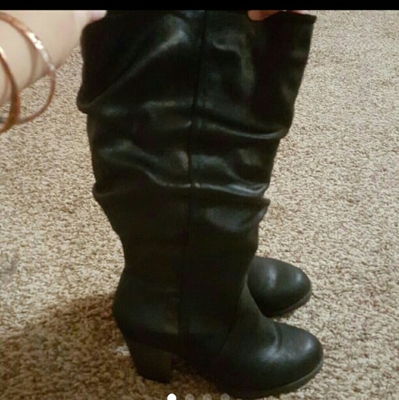 Tall boots! - Picture 2 of 2