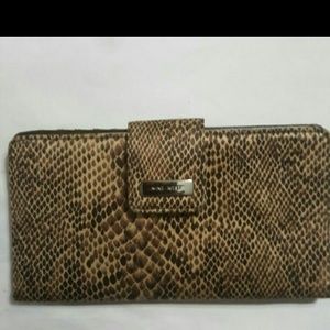 NWOT wallet