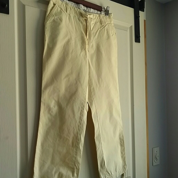 EUC Pale Yellow Capri's