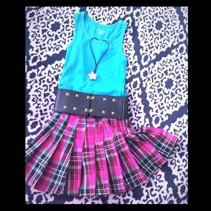 Girl's Children's Place pleated skirt.