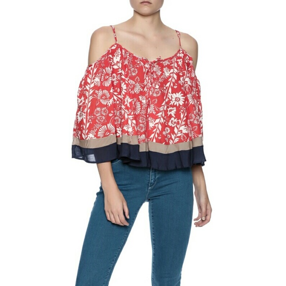 Boutique Cold Shoulder Top NWOT - Picture 2 of 2