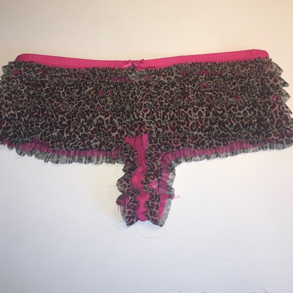 Rene Rofe Other - Leopard ruffled boy shorts with hot pink lining