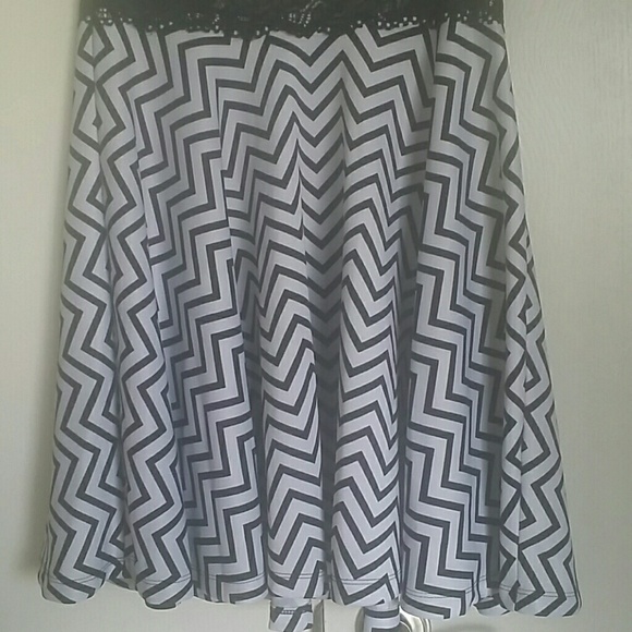 Dress - Picture 3 of 4