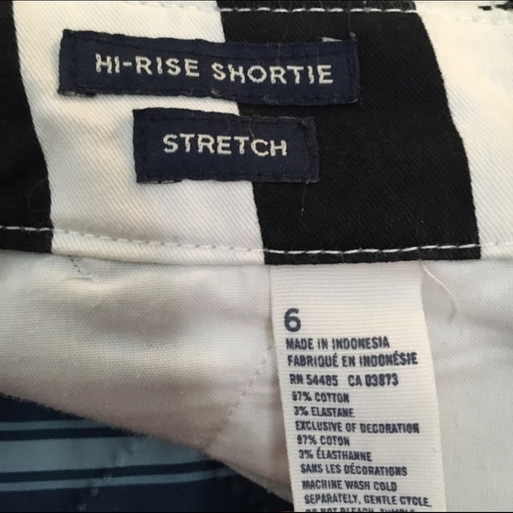 High-Rise Black and White Stripped Shorts - Picture 4 of 4