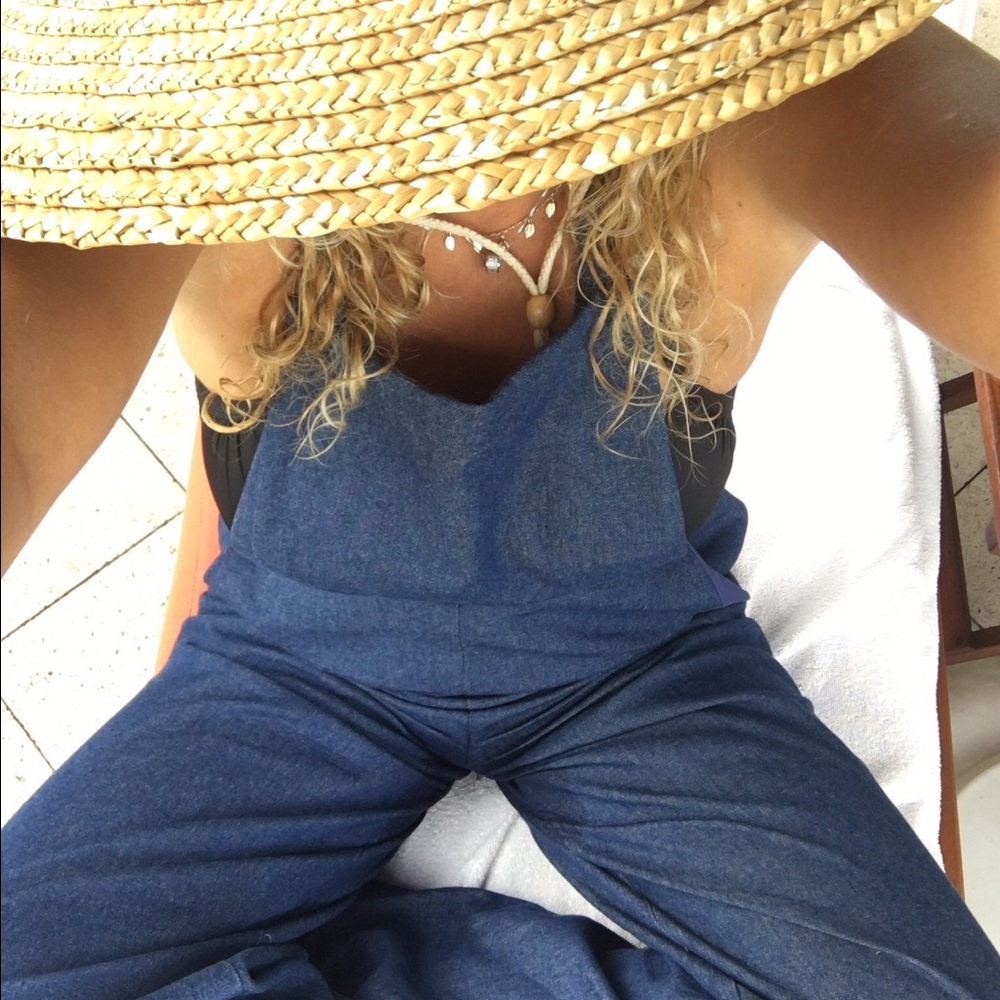 Too many clothes, too little time! 💫🖤💋