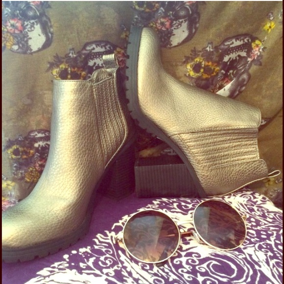 SAM & LIBBY Bootie Heel