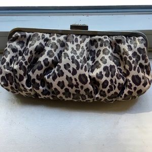 Leopard clutch