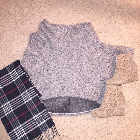 LOFT Sweaters - LOFT gray cowl neck sweater, size Large