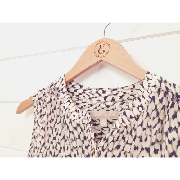 Banana Republic Tops - {{Banana Republic}} EUC. sleeveless blouse