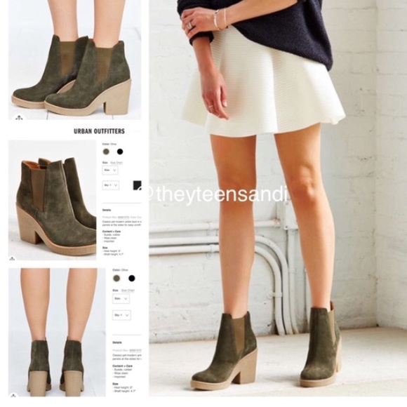 Urban Outfitters Bootie Heel. Olive Green Suede.