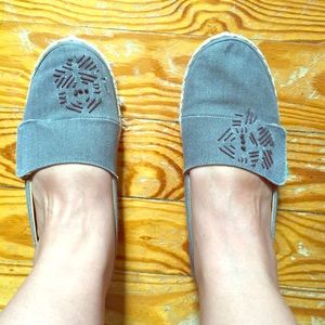 Denial colored slip-on shoe!