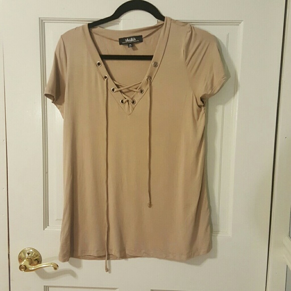 NWT Lulus Lace Up Top *Accepting offers* - Picture 3 of 4