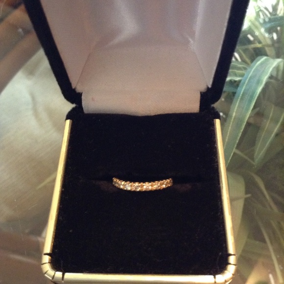 Genuine DIAMOND Ring ❤ TONS OF SPARKLE ❤ - Picture 1 of 3
