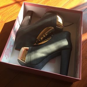 LITA BOOTS WITH GOLD PLATES