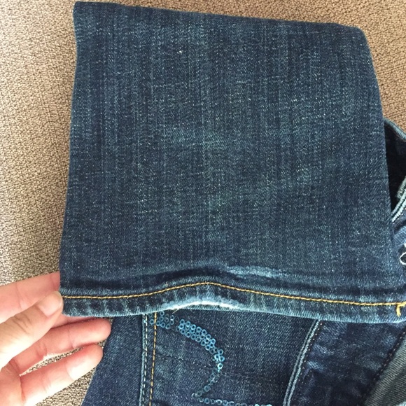 Too small - Picture 3 of 4