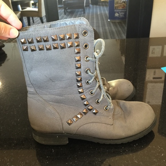 Combat boots