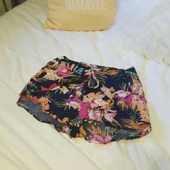 COTTON CANDY LA tie front shorts - Picture 1 of 3