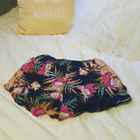 COTTON CANDY LA tie front shorts - Picture 2 of 3