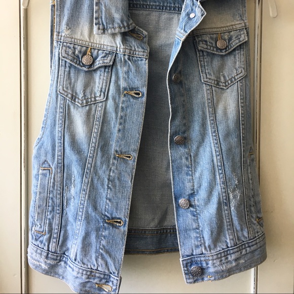 Sleeveless Jacket - Picture 2 of 2