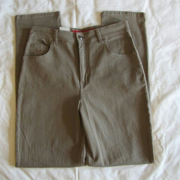 NWT GLORIA VANDERBILT Khaki Amanda Stretch Jeans