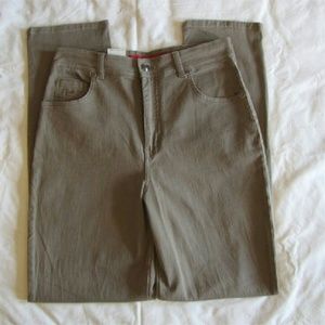 NWT GLORIA VANDERBILT Khaki Amanda Stretch Jeans