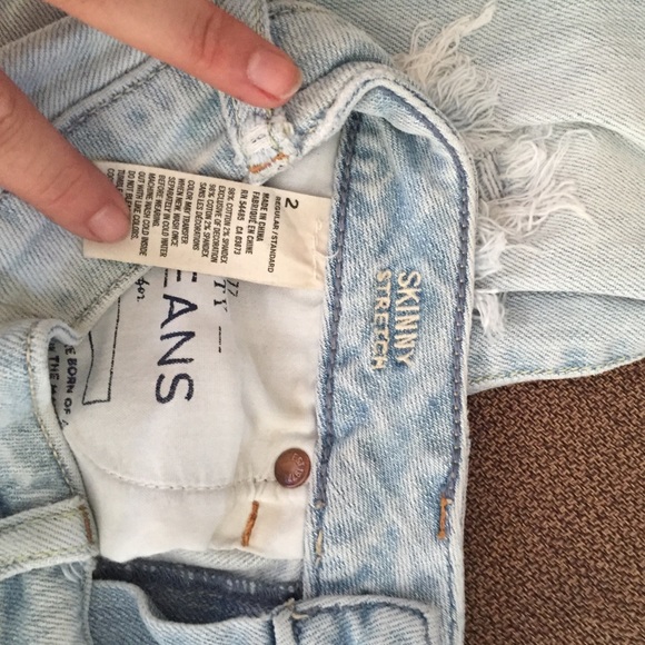 Too small - Picture 3 of 3