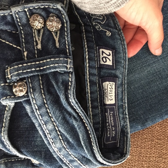 Too small - Picture 3 of 3