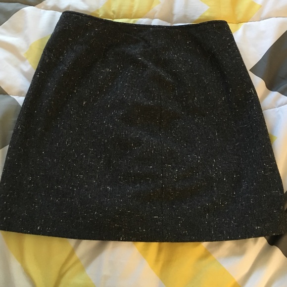 Textured black almost mini pencil skirt.