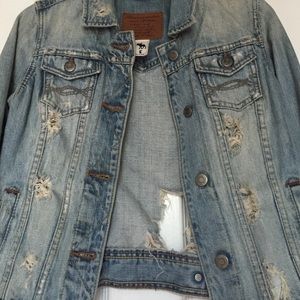 Abercrombie&Fitch Distressed Denim Jacket
