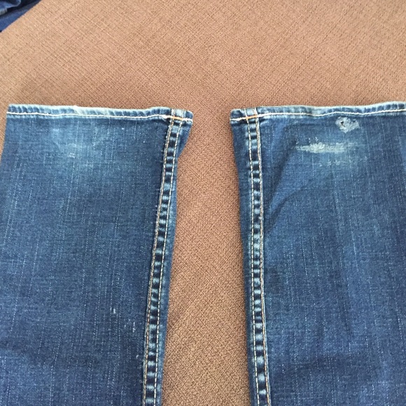 Too small - Picture 2 of 4