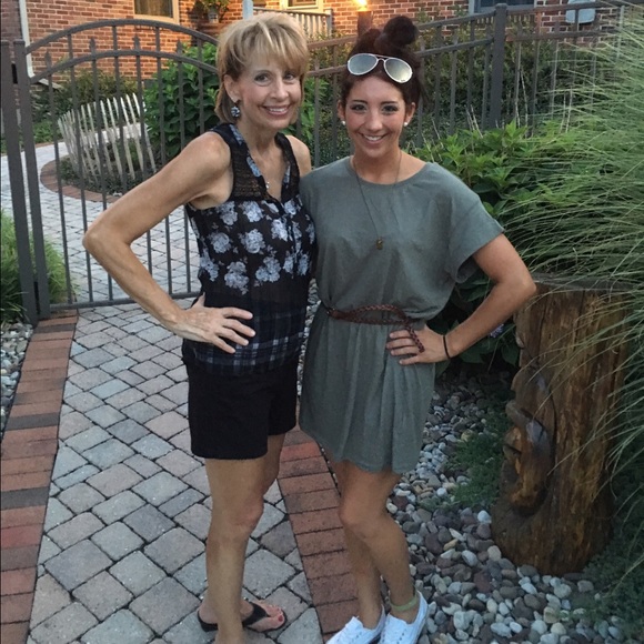 Meet your Posher, Ali - Picture 1 of 3