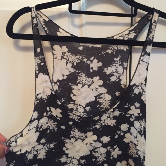 Brandy Melville Floral Jacqueline Tank - Picture 2 of 4