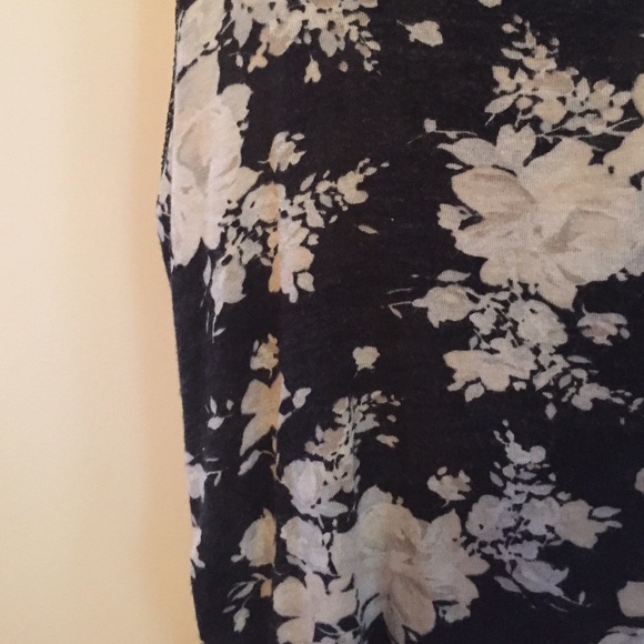 Brandy Melville Floral Jacqueline Tank - Picture 3 of 4