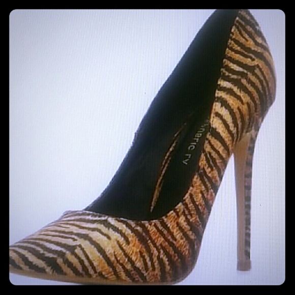 BNIB Savage Tiger Pumps