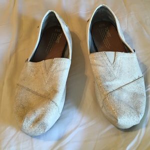 🔥CLOSET CLEARANCE🔥 White Glitter TOMS