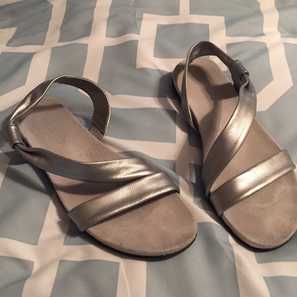 AEROSOLES Rediscover silver sandal