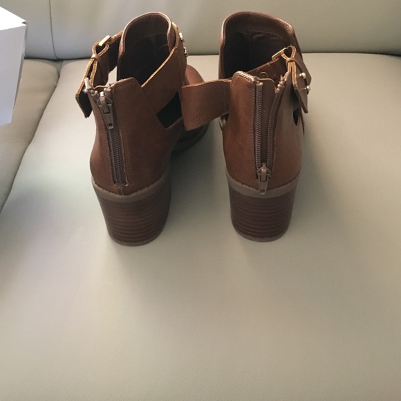 Bar III booties 9.1/2 NWT - Picture 2 of 4