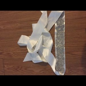 Wedding dress belt