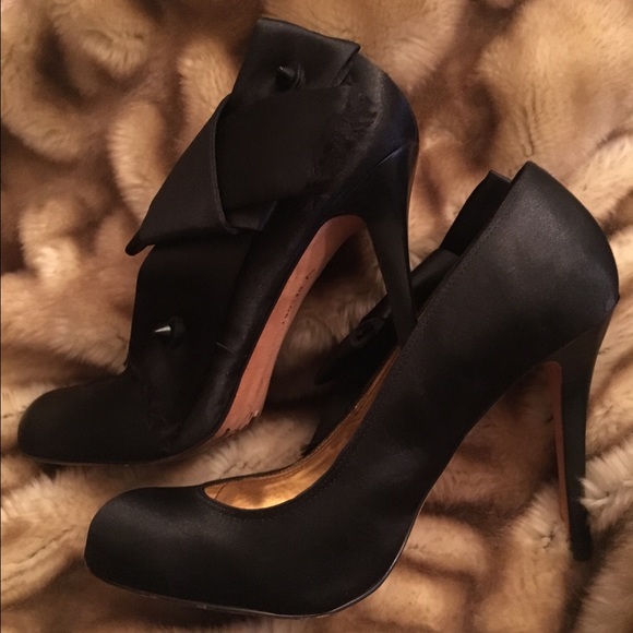 Size 7 Report Signature Black Satin heels - Picture 2 of 4