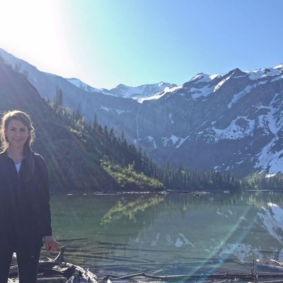 Meet your Posher, Elyse - Picture 2 of 3