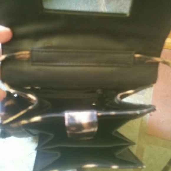 CUTEST ANIMAL PRINT CROSSBODY PURSE - Picture 2 of 3